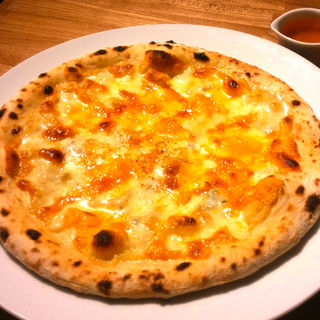 濃厚チーズのクワトロフォルマッジョ（レギュラー  ハーフ）(洋安健果　ベルポスト （Ｂｅｌ　ｐｏｓｔｏ）)