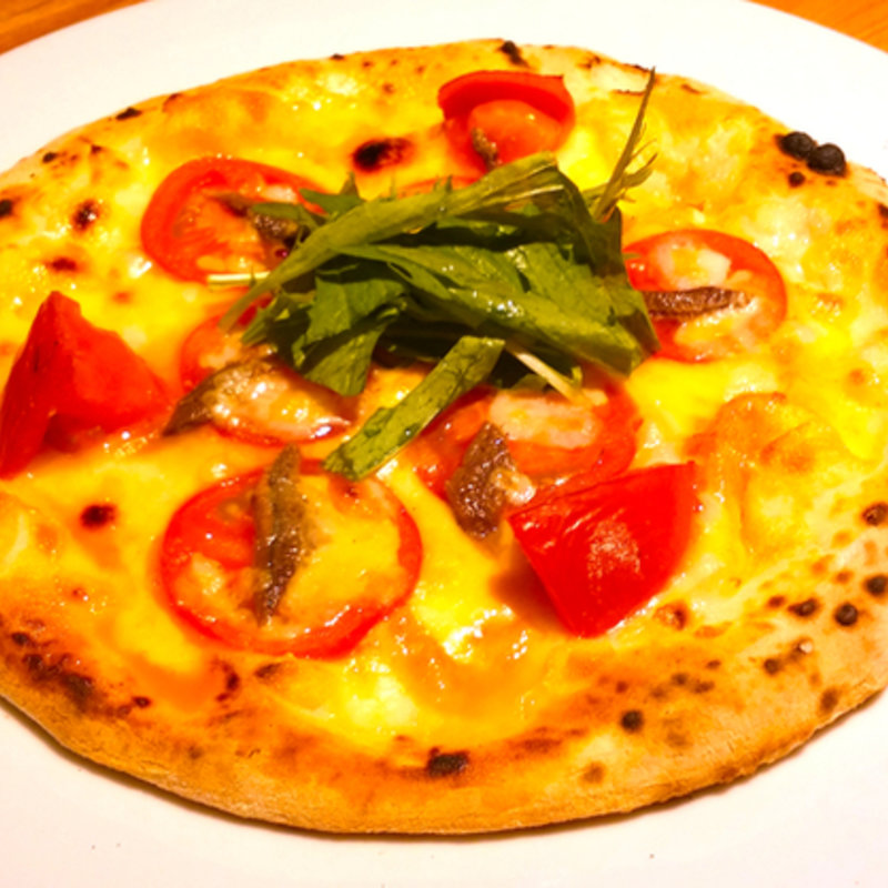 アンチョビと2種トマトのピザ(洋安健果　ベルポスト （Ｂｅｌ　ｐｏｓｔｏ）)