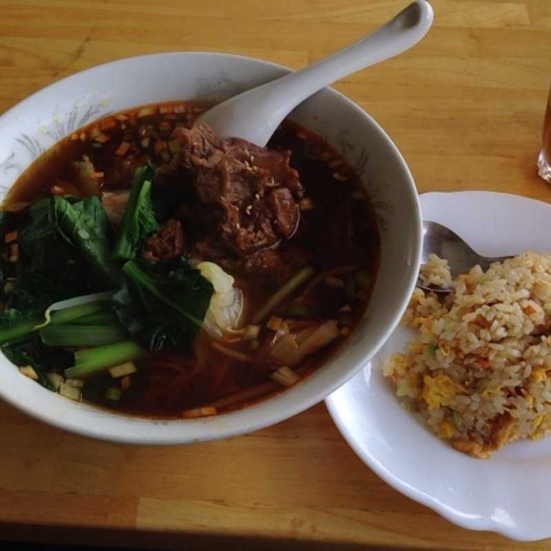 牛すじ蕎麦と炒飯セット(海味館)
