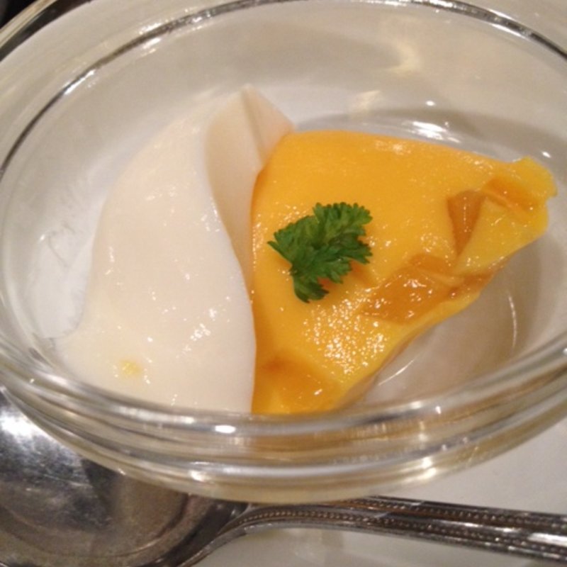 マンゴプリンとアンニン豆腐(中国料理　白金亭 西武渋谷店 )
