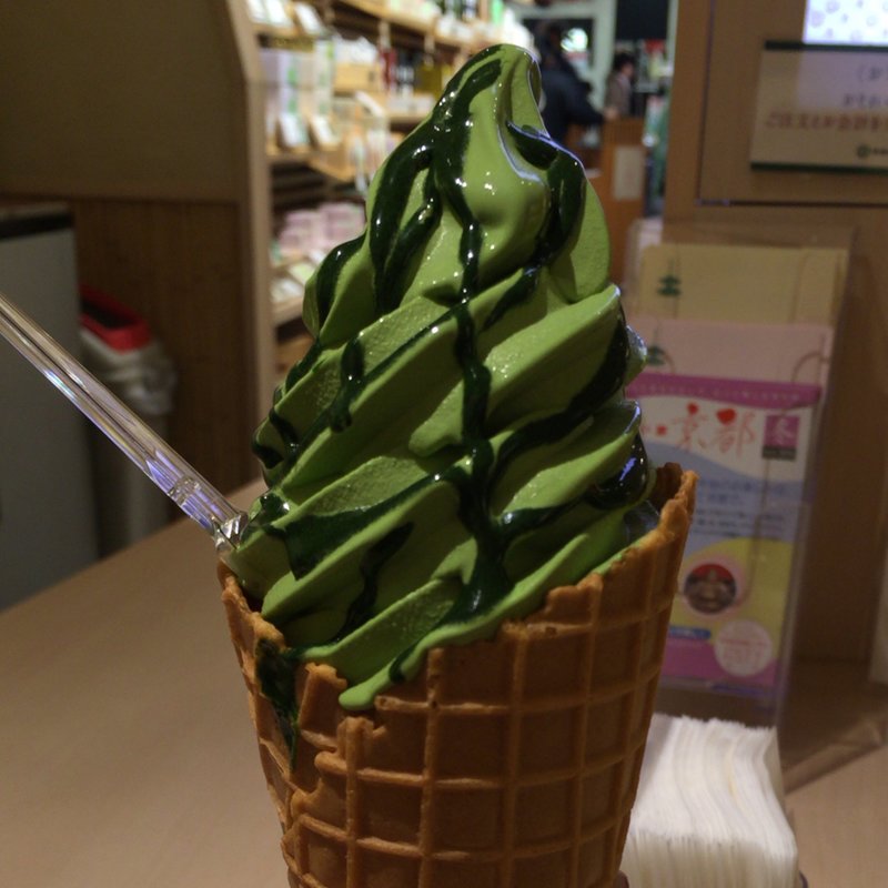 抹茶ソフトクリーム練乳抹茶ソースがけ(祇園辻利 京都駅八条口店 （ぎおんつじり）)