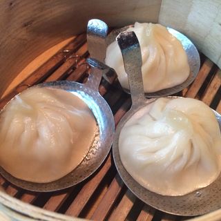 スープたっぷりなでしこポークの上海式小籠包(チャイナルーム （Chinaroom）)