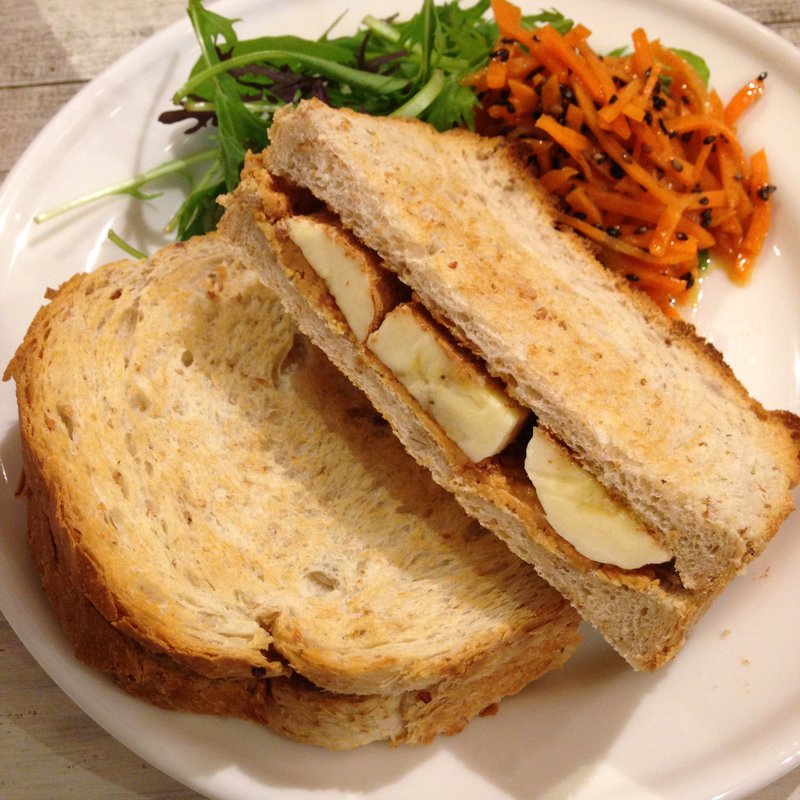 自家製ピーナッツバターバナナサンド(SAMBAZON AÇAÍ CAFE （サンバゾン・アサイーカフェ【旧店名】アイランドベジー）)