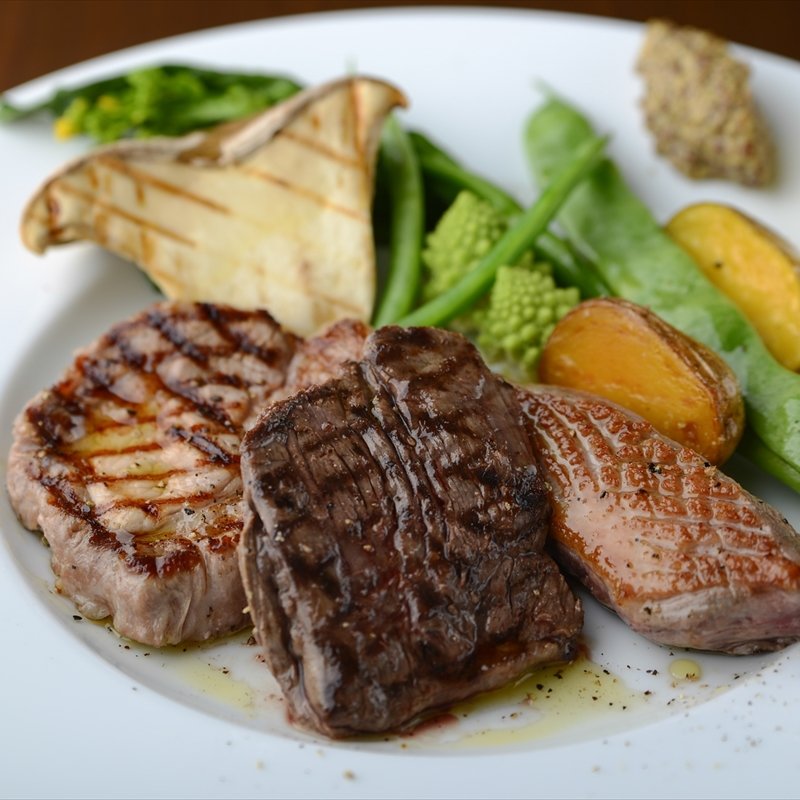 本日のお肉料理3点盛り( SAKASE 2010)