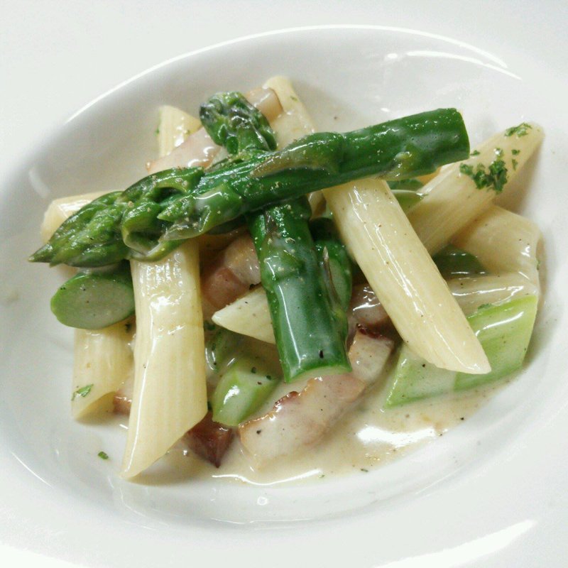 アスパラとベーコンのショートパスタ(side door サイド ドア)