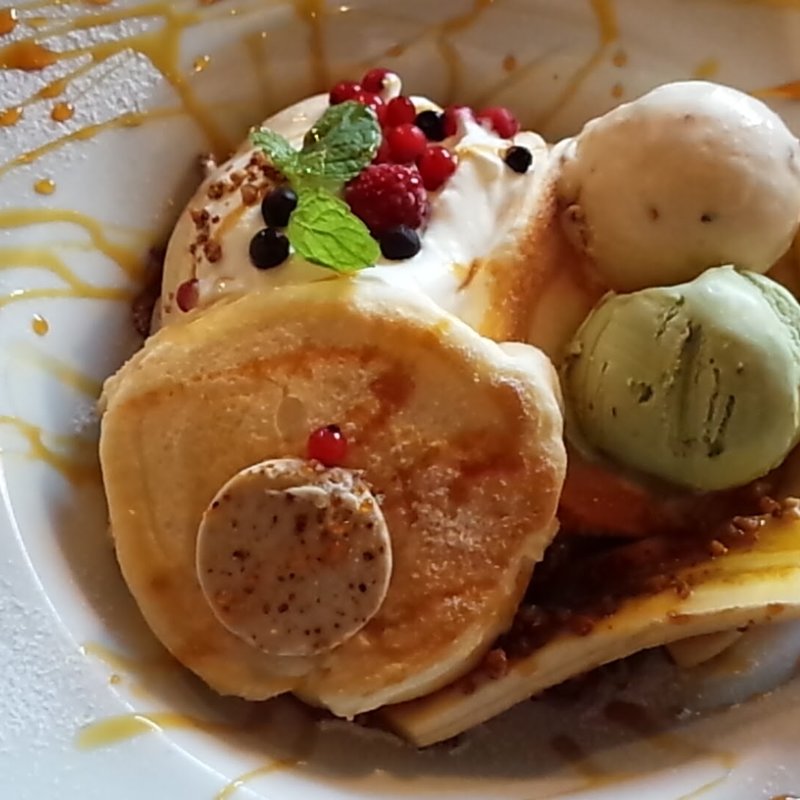 数量限定のスペシャル・メレンゲパンケーキ (BLACKSMITH COFFE)