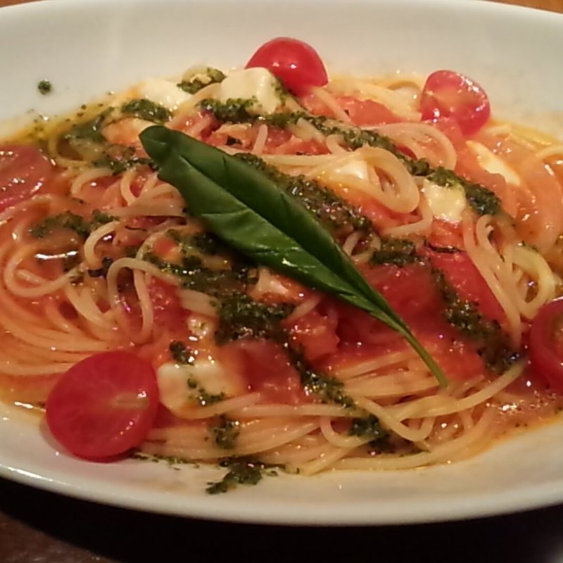 フレッシュトマトとモッツァレラのカプリ風パスタ(草木万里野 太田店 )