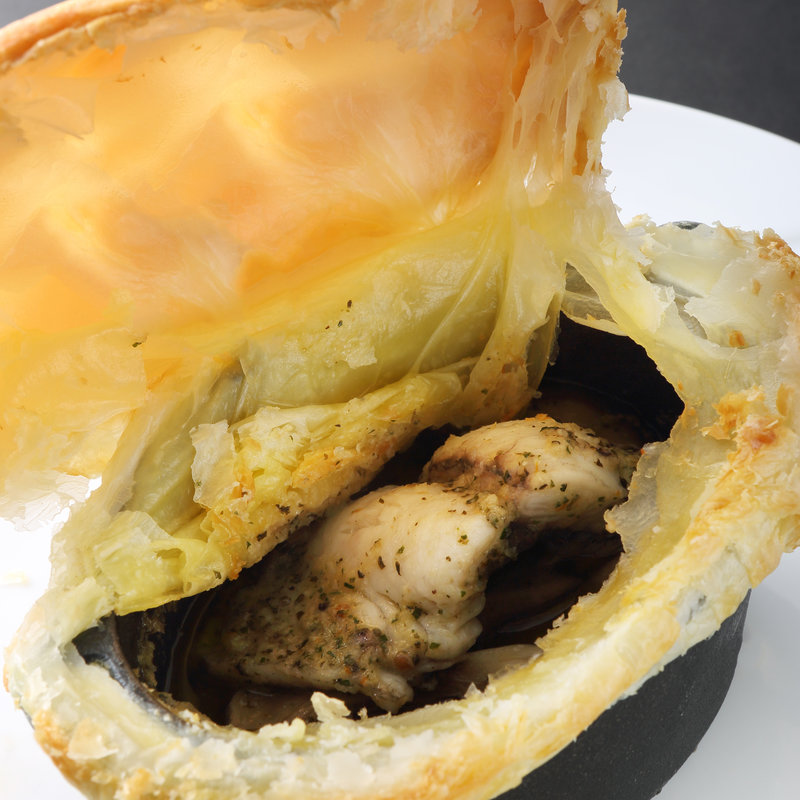 朝獲れ鮮魚のパイ包み(SIZZLE)