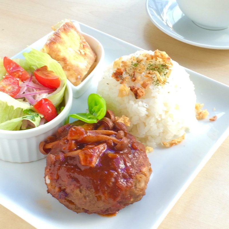 ハンバーグセット(丘の上 C-flat （シー フラット）)