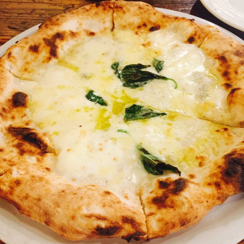 クアットロ フォルマッジ ビアンカ(ピッツァリーヴァ 横川店 （PIZZARIVA）)