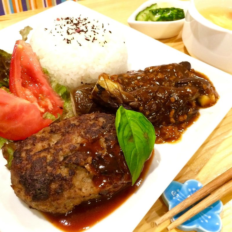 ハンバーグと麻婆茄子セット(丘の上 C-flat （シー フラット）)