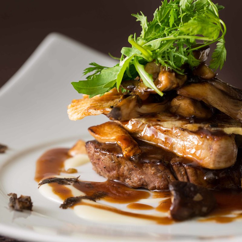 牛フィレ肉のロッシーニ風～牛フィレとフォアグラのステーキ トリュフソース～(THE SAKURA DINING TOKYO)