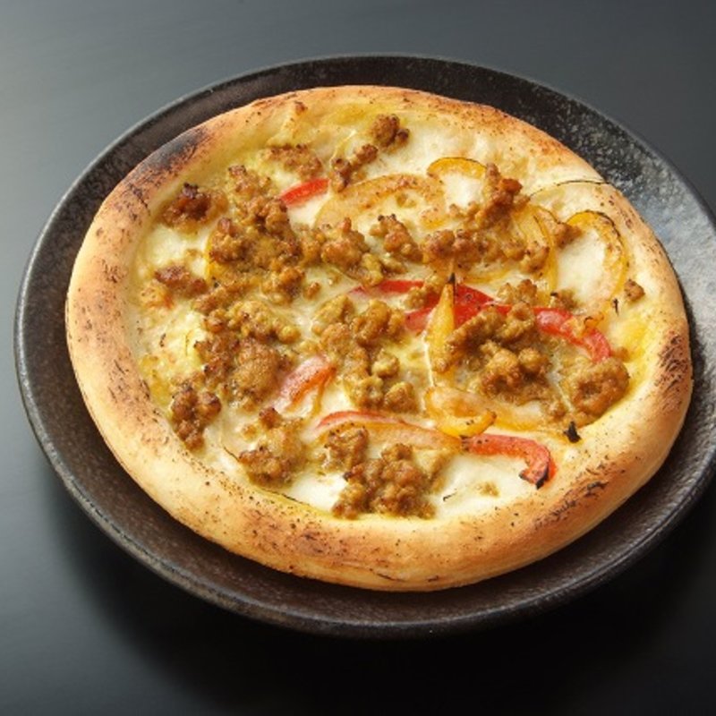 キングのカレーミートとパプリカのピッツァ( SATSUMA KING 中目黒本店)