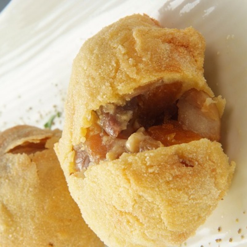 アプリコットとキング燻製のセモリナフリット( SATSUMA KING 中目黒本店)