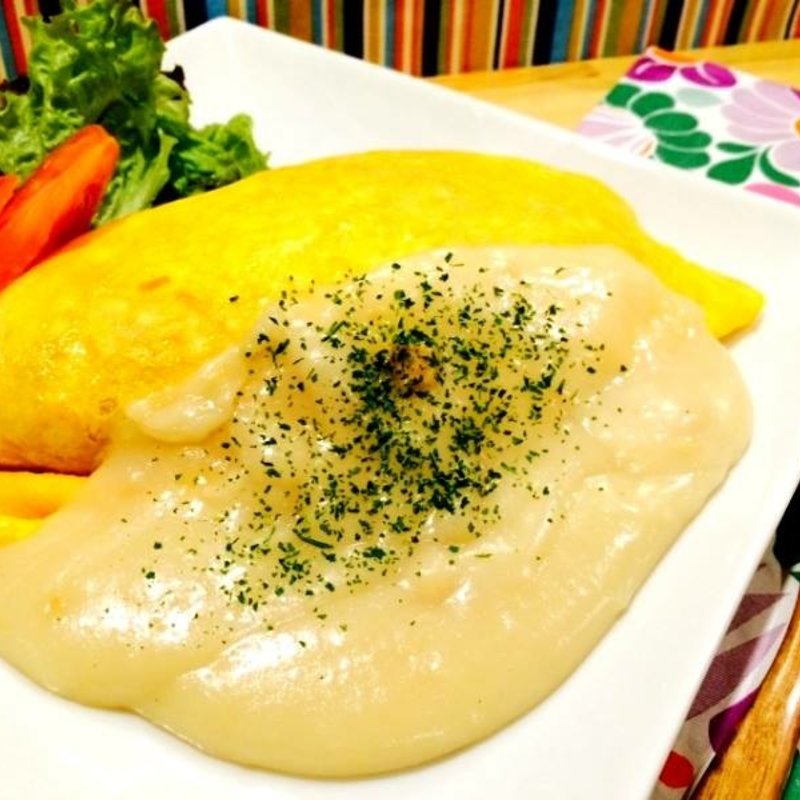 オムライス チキンホワイトソース(丘の上 C-flat （シー フラット）)