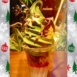 クリスマス限定 抹茶ソフトクリームパフェ(祇園辻利 東京スカイツリータウン・ソラマチ店)