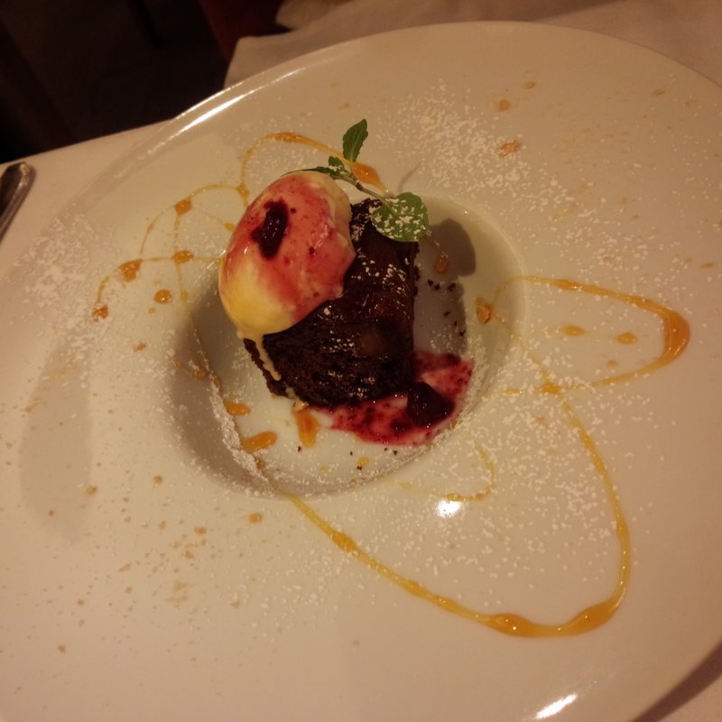 チョコラータ　バニラジェラート添え(アマルフィイ・カステッロ （Amalfi CASTELLO）)