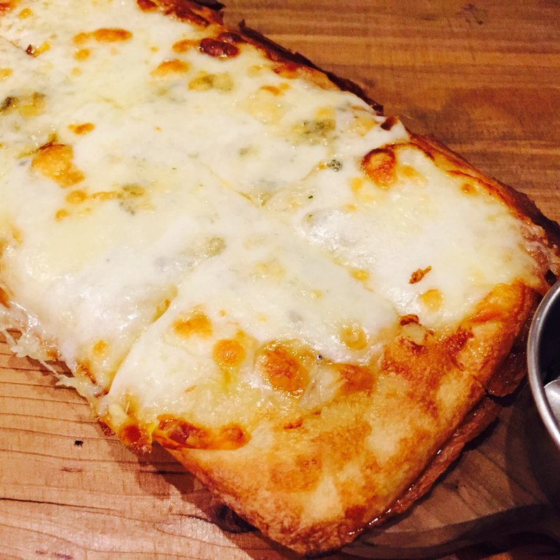 クワトロフォルマッジのオーガニックハニー仕立て(Italian Kitchen VANSAN)