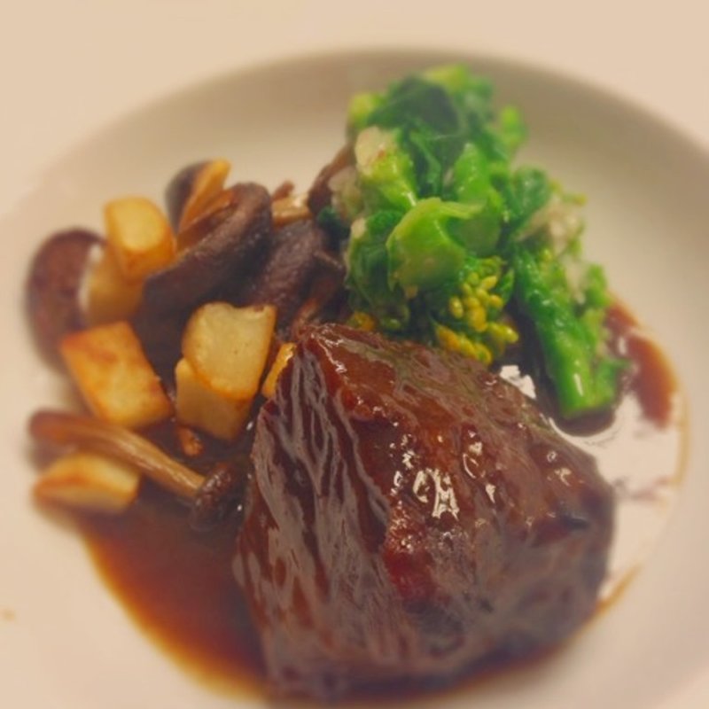 牛ヒレ肉の赤ワイン煮込み(サリーヴ （SALIVE）)