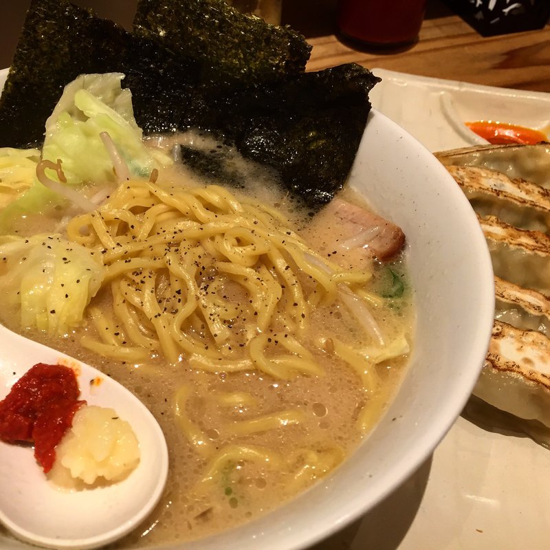 豚骨醤油らーめん(麺家徳)