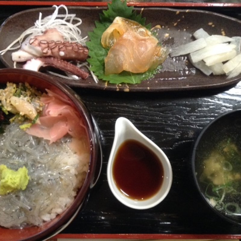 生しらす丼(レストラン 海峡楼（ミラ・ドール）)