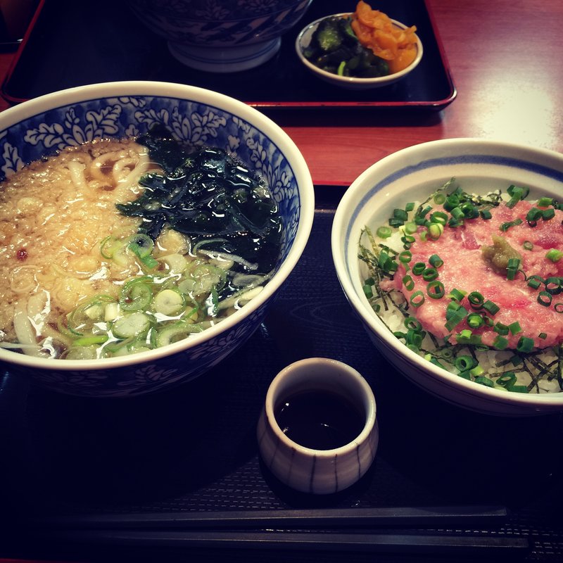 花うどんネギトロ丼セット(牛たん麦めし屋 梵天丸 （ぼんてんまる）)