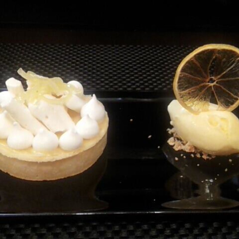 ホワイトチョコのケーキ( Saint FAUCON)