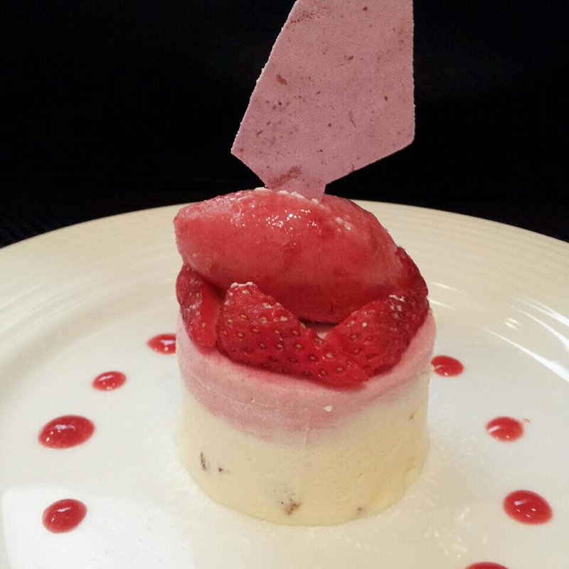 苺のムース( Saint FAUCON)