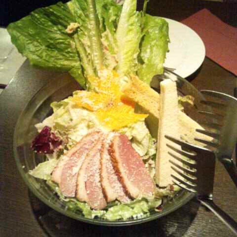 鴨薫製とミモレットチーズのシーザーサラダ(GRILL&DINING用賀倶楽部)