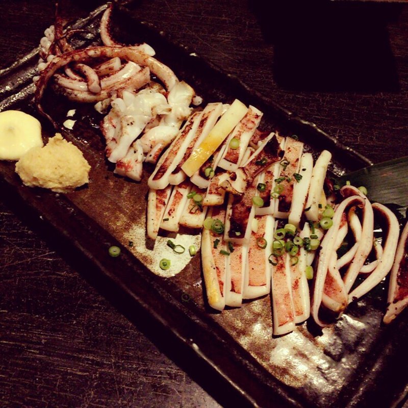 大きなイカの一夜干し(東池袋びっくりガードのひもの屋 )