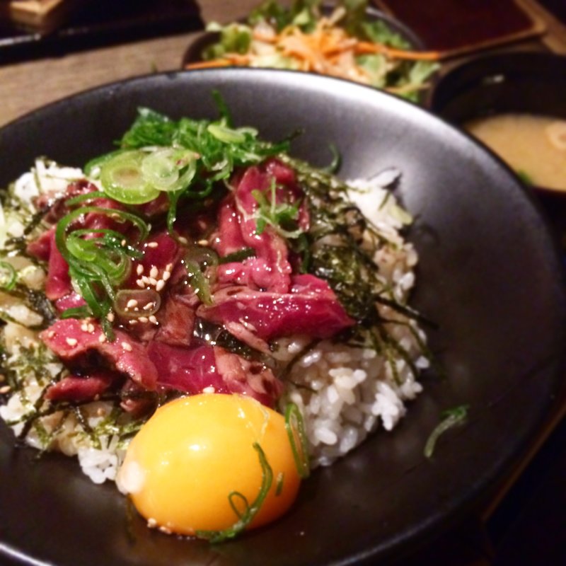 松坂牛レアステーキ丼(松阪牛 What’s （ワッツ）)