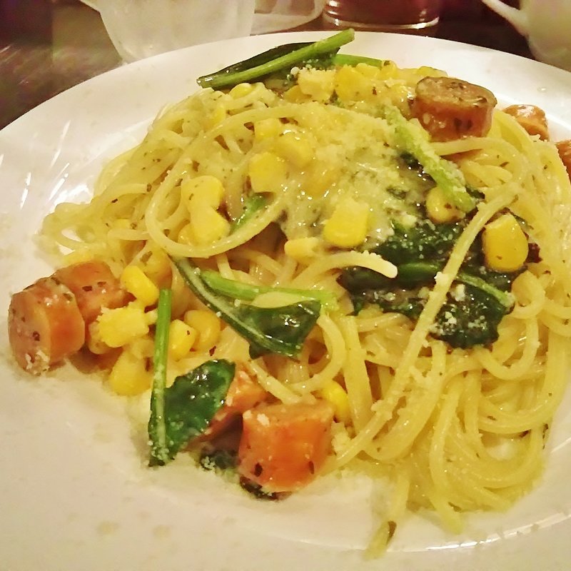 ソーセージとコーンのバジルソースパスタ(門仲バル コッコロコ 東陽町店)