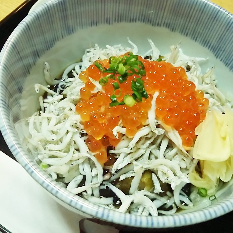 しらすイクラ丼(大衆酒場 匠)