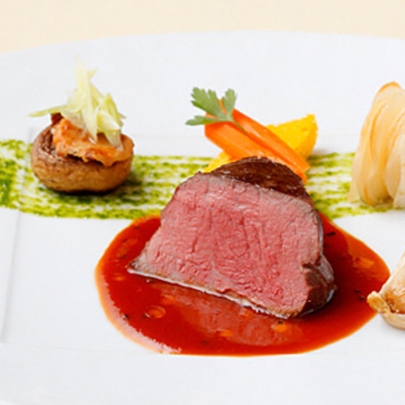 牛肉のポワレ　マデラーソース(シェ松尾・青山サロン)