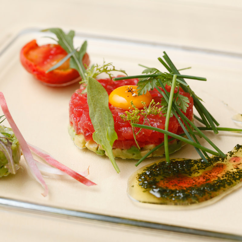 アボカドとマグロのタルタル(シェ松尾・青山サロン)