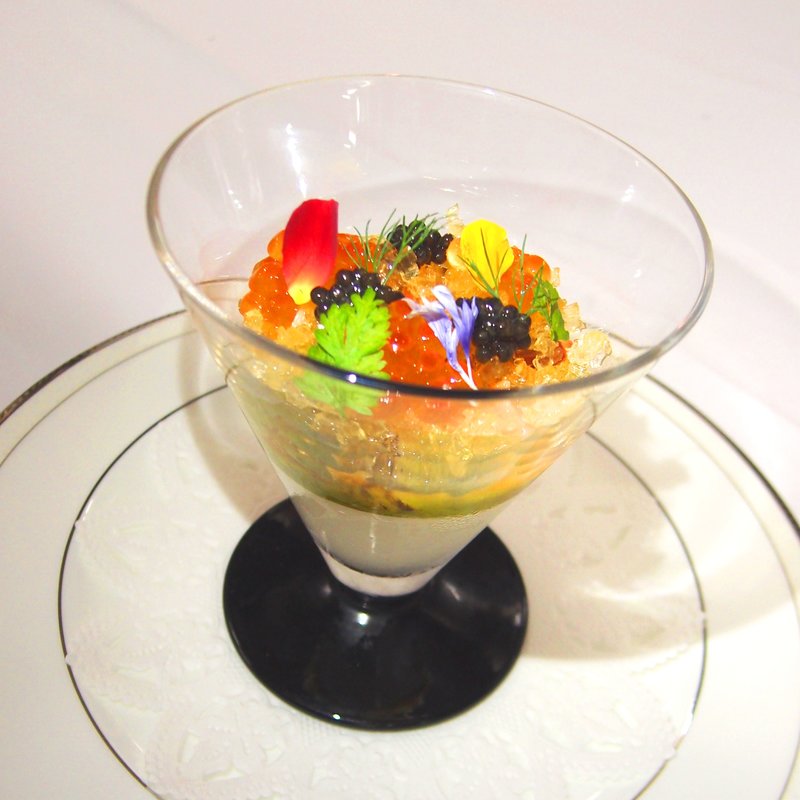 キャビアとイクラのジュレ(シェ松尾・青山サロン)