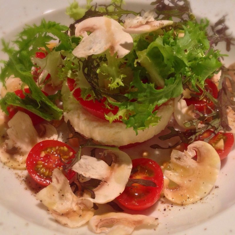 マッシュルームとトマトの盛り合わせ(イタリアングリル シトリーノ （Citrino）)