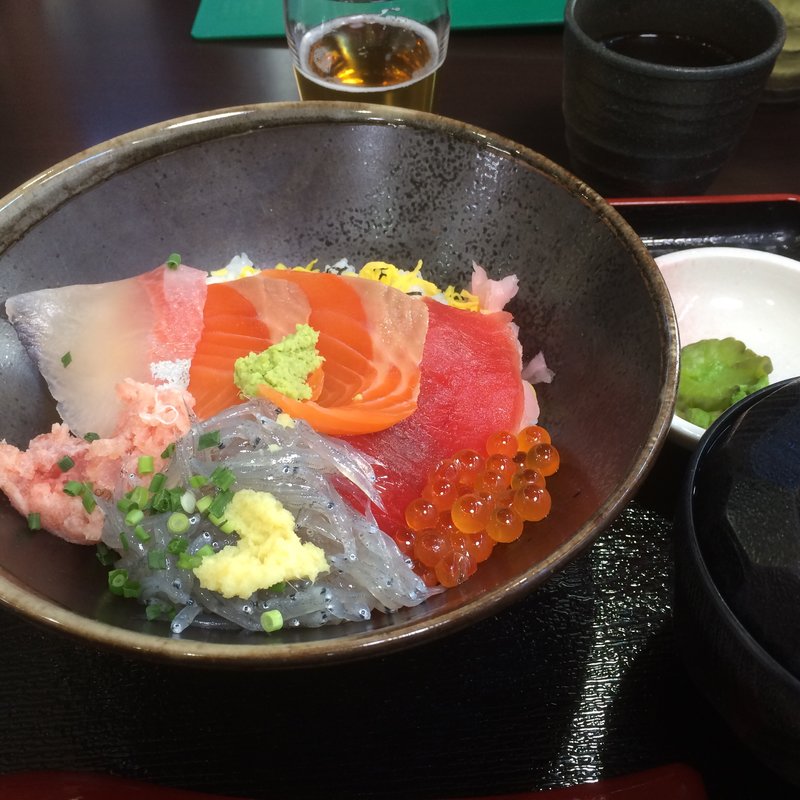海鮮彩海丼(ハルミ食堂)