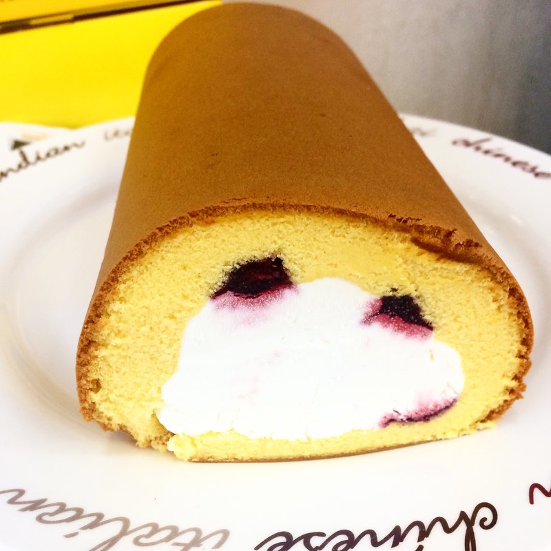 ロールケーキ(ポエム洋菓子店)