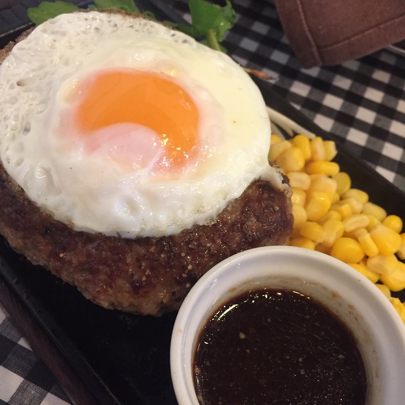 ハンバーグ200g（ガーリック醤油ソース）(数寄屋バーグ)