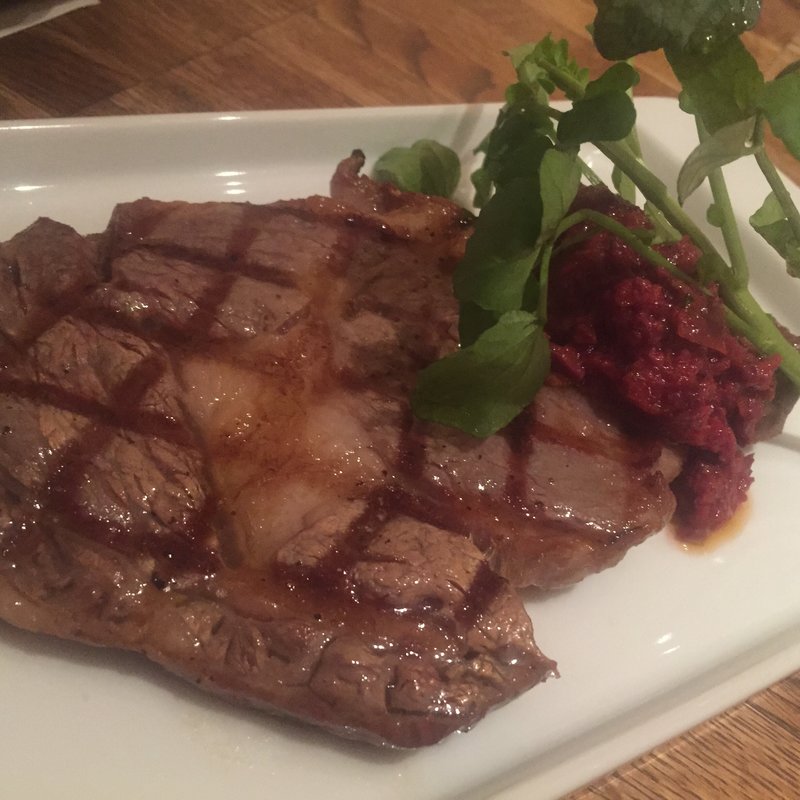 U. S 産リブアイステーキ、セミドライトマトとカラマタオリーブのタプナード(CICADA)