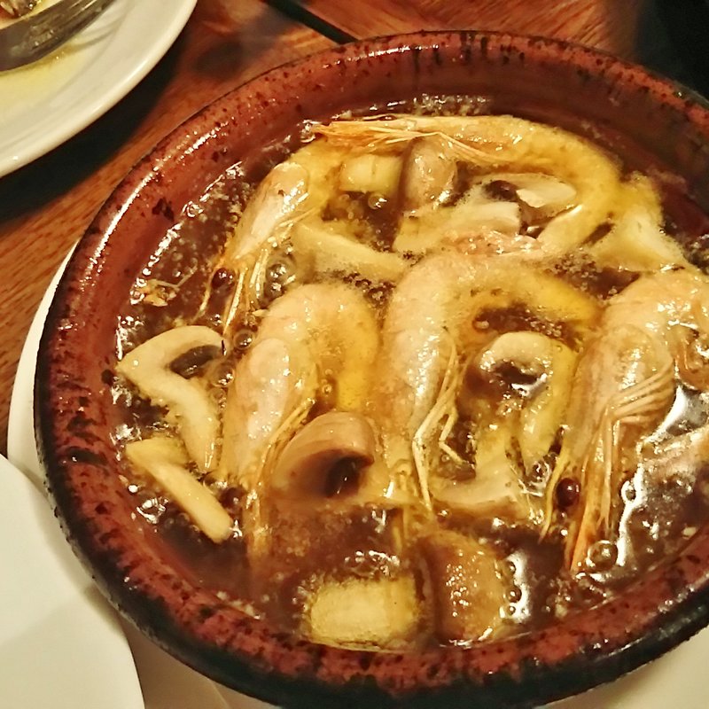 エビとマッシュルームのアヒージョ(バレ　パエージャ （Vale Paella）)