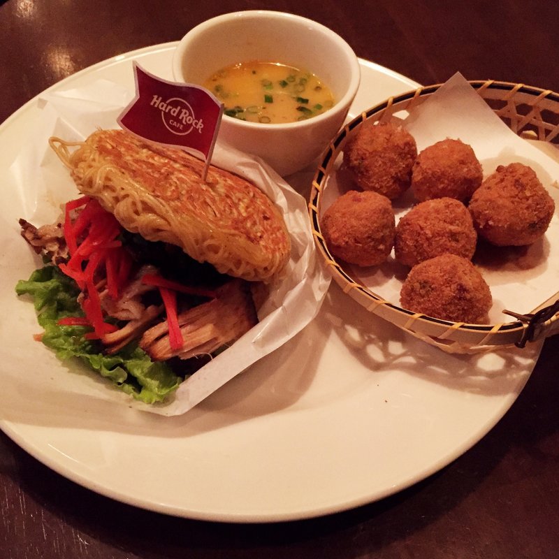 博多ラーメンバーガー(ハードロックカフェ 福岡)