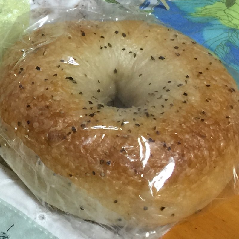 クリームチーズ&黒こしょうベーグル(薪窯パン ふくくる )