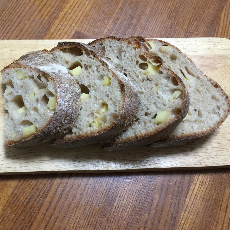 みそカンパーニュ チーズ 4分の1サイズ(薪窯パン ふくくる )