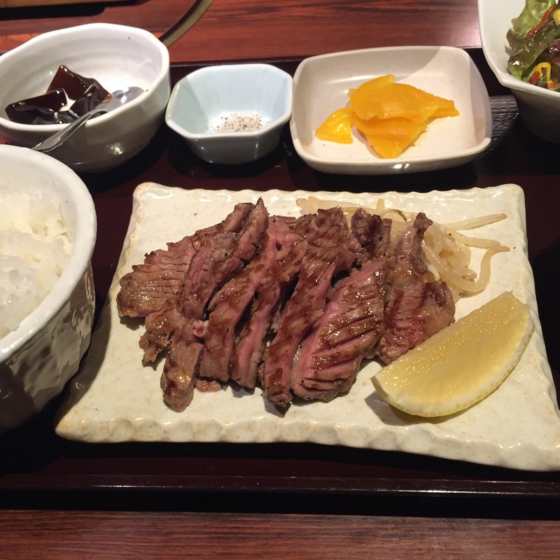 牛タン定食(炭火焼神戸牛いく田 （イクタ）)