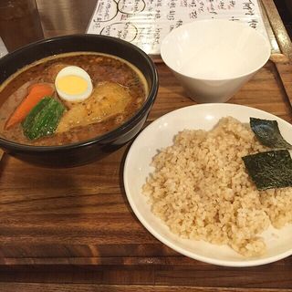 骨付きチキンのスープカレー(カレー食堂 心 下北沢店)