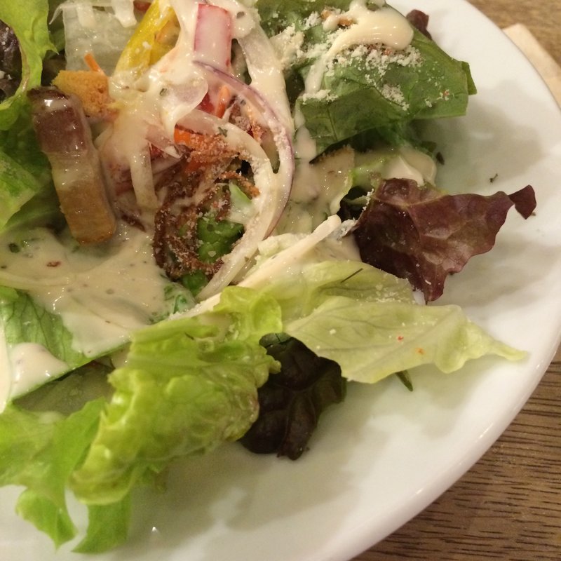自家製ベーコンのシーザーサラダ(paper wall cafe エキュート立川店)