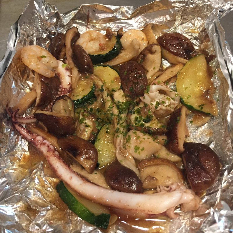 シーフードといろいろキノコのガーリックオイル焼き(くるみ)