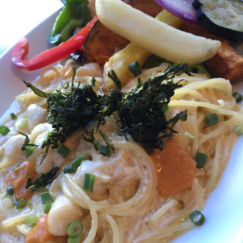 青森県産ウニと姫ホタテのクリームソース(青とんがらし )